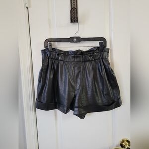 NWOT Alice + Olivia Reagan Vegan Leather Paperbag Shorts Black Size Large